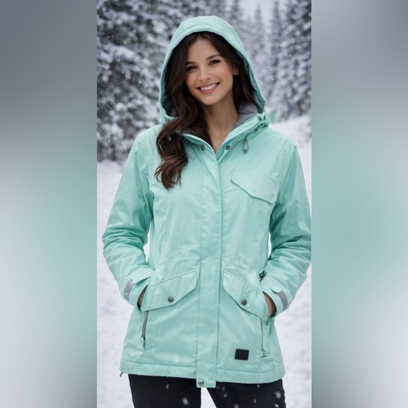 Snow coat - Picture 2 of 9